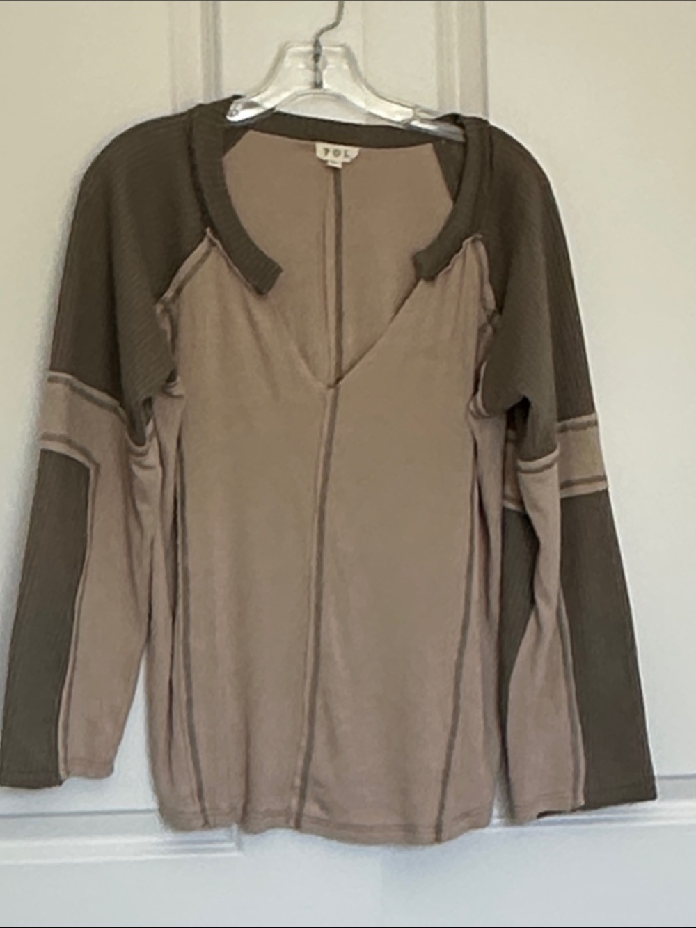 POL Two-Tone Taupe and Olive Raglan Long Sleeve Top Size S